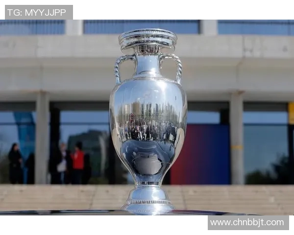 以足球球星挂件奖杯为核心展现荣耀与梦想的独特收藏魅力