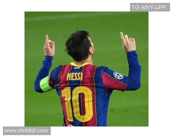 历史上最伟大的十位足球传奇人物盘点及其辉煌成就解析